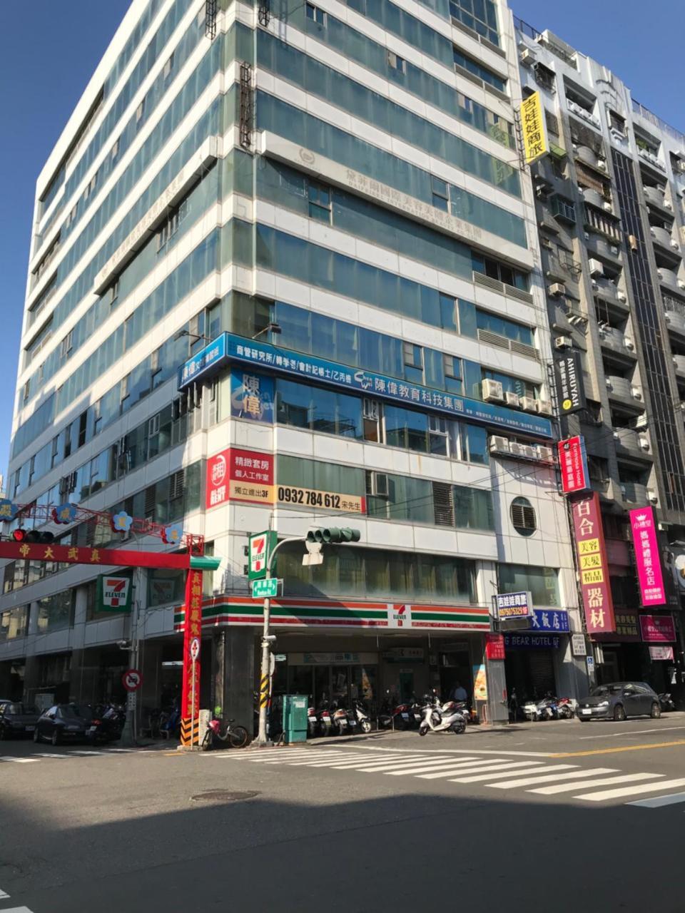 Big Bear Hotel Kaohsiung Exterior foto